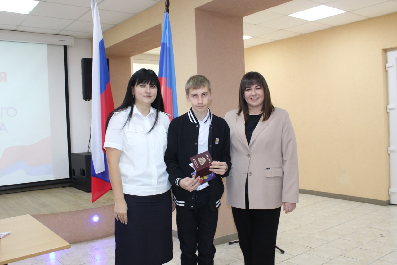 Виталий Коваленко: Сегодня, в один из главных государственных праздников День народного единства, заместитель Главы администрации Наталья Добрицкая приняла участие в церемонии торжественного вручения паспортов 14-летним... Виталий Коваленко: Сегодня, в один из главных государственных праздников День народного единства, заместитель Главы администрации Наталья Добрицкая приняла участие в церемонии торжественного вручения паспортов 14-летним...