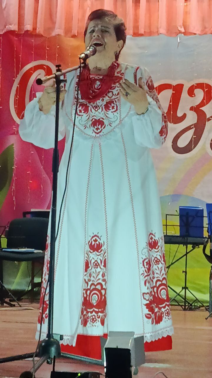 В честь Дня народного единства, отмечаемого ежегодно 4 ноября, Дня - символизирующего единство и сотрудничество, в Белолуцком Доме культуры прошел праздничный концерт под названием "В единстве наша сила!" В честь Дня народного единства, отмечаемого ежегодно 4 ноября, Дня - символизирующего единство и сотрудничество, в Белолуцком Доме культуры прошел праздничный концерт под названием "В единстве наша сила!"