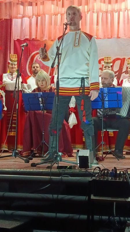 В честь Дня народного единства, отмечаемого ежегодно 4 ноября, Дня - символизирующего единство и сотрудничество, в Белолуцком Доме культуры прошел праздничный концерт под названием "В единстве наша сила!" В честь Дня народного единства, отмечаемого ежегодно 4 ноября, Дня - символизирующего единство и сотрудничество, в Белолуцком Доме культуры прошел праздничный концерт под названием "В единстве наша сила!"