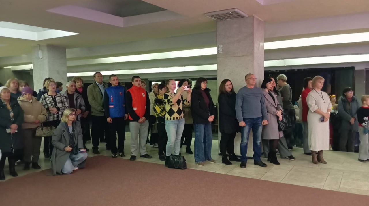 При поддержке партии «Единая Россия» во Дворце культуры имени Ленина прошел праздничный концерт и фестиваль национальных культур ко Дню народного единства При поддержке партии «Единая Россия» во Дворце культуры имени Ленина прошел праздничный концерт и фестиваль национальных культур ко Дню народного единства