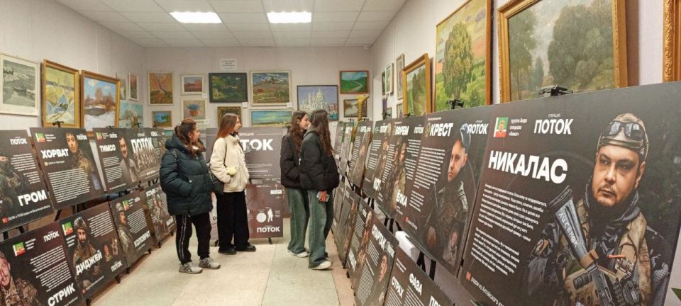 В Новоайдарском музее открылась выставка «Мы едины - значит мы непобедимы» В Новоайдарском музее открылась выставка «Мы едины - значит мы непобедимы»
