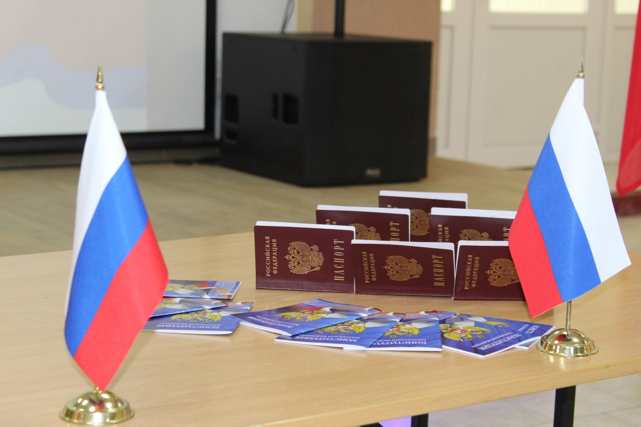 Виталий Коваленко: Сегодня, в один из главных государственных праздников День народного единства, заместитель Главы администрации Наталья Добрицкая приняла участие в церемонии торжественного вручения паспортов 14-летним...