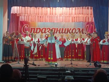 В честь Дня народного единства, отмечаемого ежегодно 4 ноября, Дня - символизирующего единство и сотрудничество, в Белолуцком Доме культуры прошел праздничный концерт под названием "В единстве наша сила!"