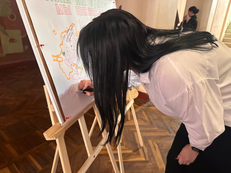 4 ноября в Краснодоне состоялась праздничная акция, организованная отделом спорта и молодёжи Администрации и посвящённая Дню народного единства! 4 ноября в Краснодоне состоялась праздничная акция, организованная отделом спорта и молодёжи Администрации и посвящённая Дню народного единства!