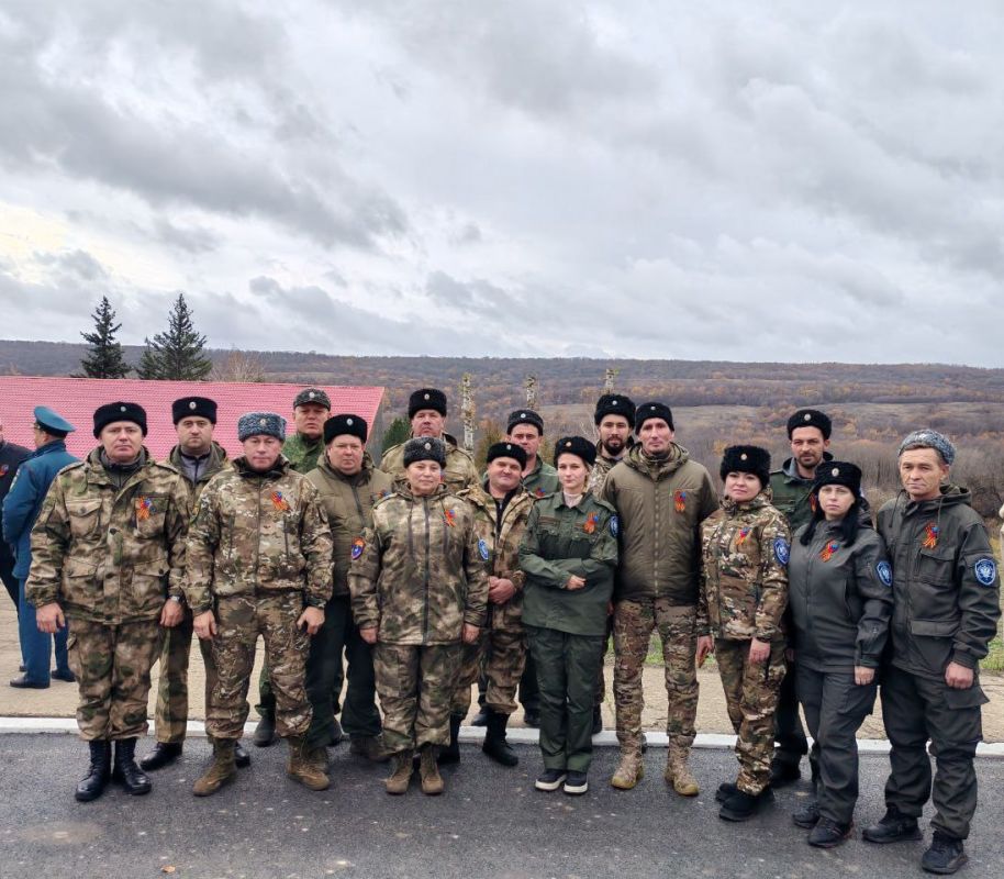 Представители станичного казачьего общества «Станица Стахановская» приняли участие в открытии после реконструкции мемориального комплекса боевой славы на реке Миус у города Красный Луч Представители станичного казачьего общества «Станица Стахановская» приняли участие в открытии после реконструкции мемориального комплекса боевой славы на реке Миус у города Красный Луч