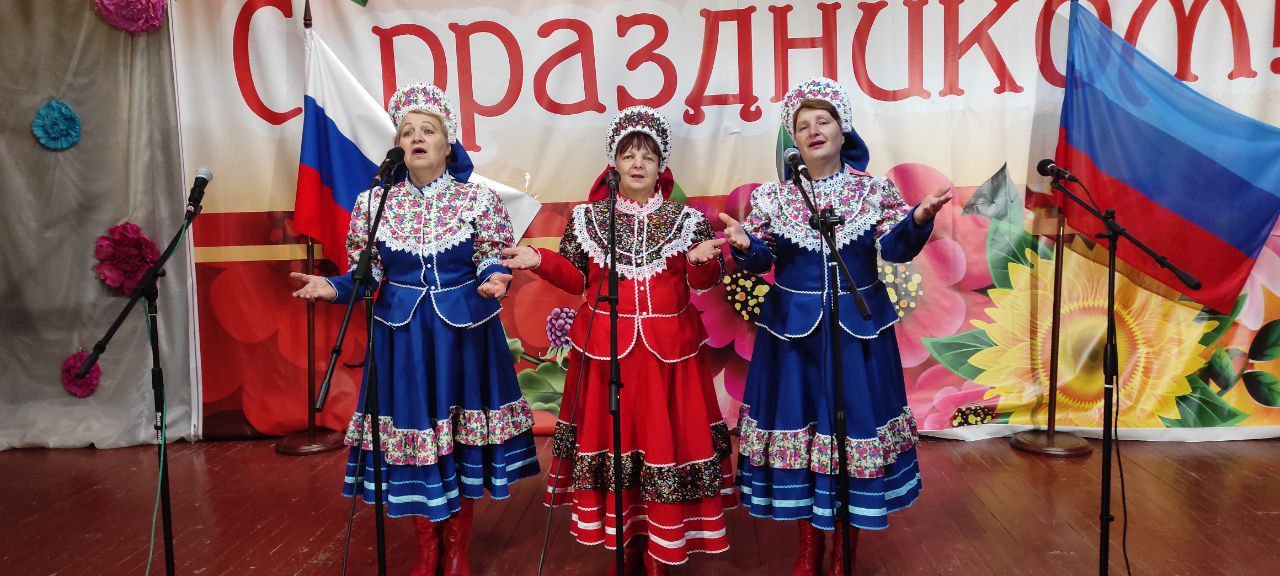 В Денежниковском доме культуры прошел концерт "Славяне, мы едины и непобедимы" В Денежниковском доме культуры прошел концерт "Славяне, мы едины и непобедимы"