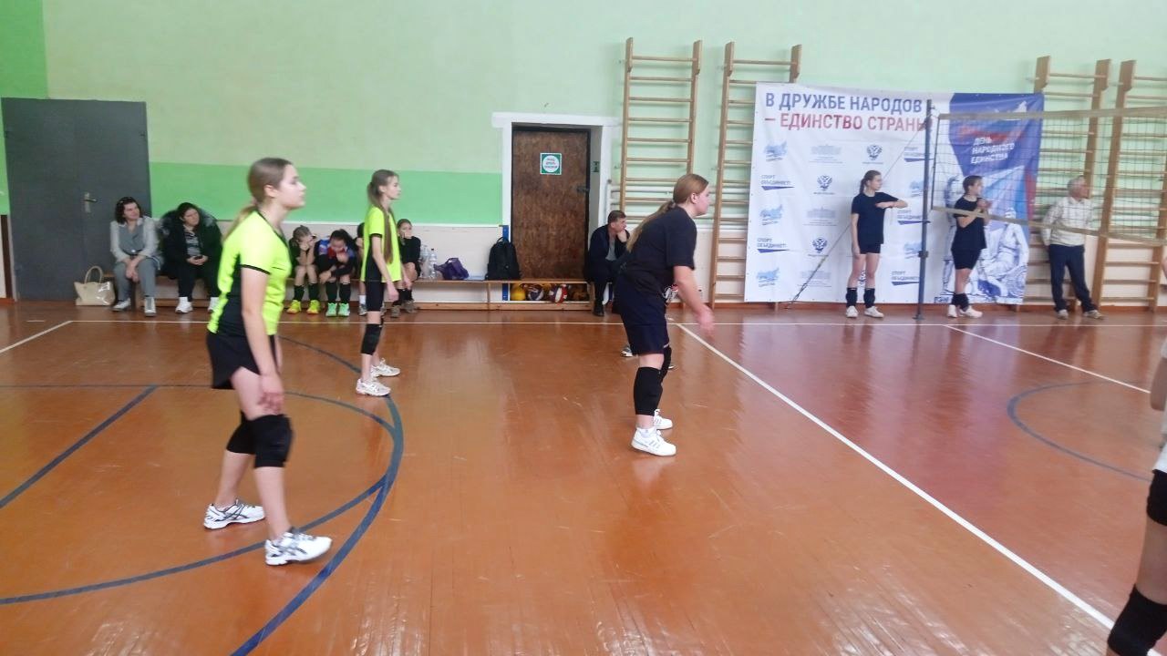 В Новоайдаре состоялся турнир по волейболу среди девушек В Новоайдаре состоялся турнир по волейболу среди девушек