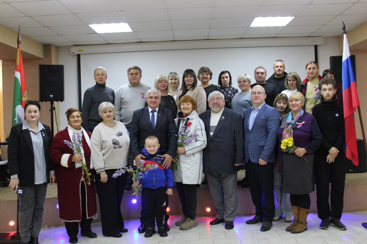 Виталий Коваленко: Сегодня прошло торжественное мероприятие, посвященное Дню народного единства, которое состоялось в малом зале Беловодского районного дома культуры Виталий Коваленко: Сегодня прошло торжественное мероприятие, посвященное Дню народного единства, которое состоялось в малом зале Беловодского районного дома культуры