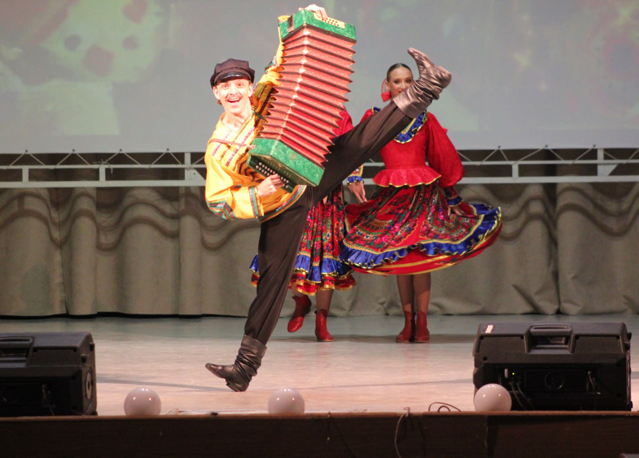 В Краснодонском городском Дворце культуры имени «Молодой гвардии» состоялся замечательный концерт, посвященный Дню народного единства, который собрал множество зрителей и стал настоящим праздником для всех В Краснодонском городском Дворце культуры имени «Молодой гвардии» состоялся замечательный концерт, посвященный Дню народного единства, который собрал множество зрителей и стал настоящим праздником для всех