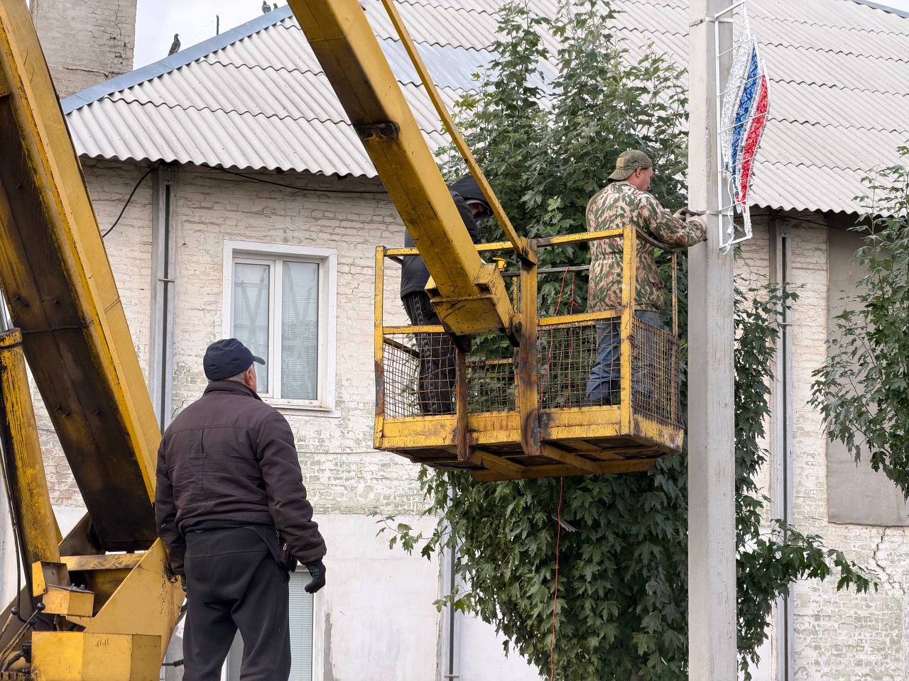 Сергей Колягин: Одно из предложений в Народную программу Всероссийской политической партии «ЕДИНАЯ РОССИЯ» от живущих в центре города Первомайцев – замена пришедших в негодность и аварийных опор наружного освещения по улице... Сергей Колягин: Одно из предложений в Народную программу Всероссийской политической партии «ЕДИНАЯ РОССИЯ» от живущих в центре города Первомайцев – замена пришедших в негодность и аварийных опор наружного освещения по улице...