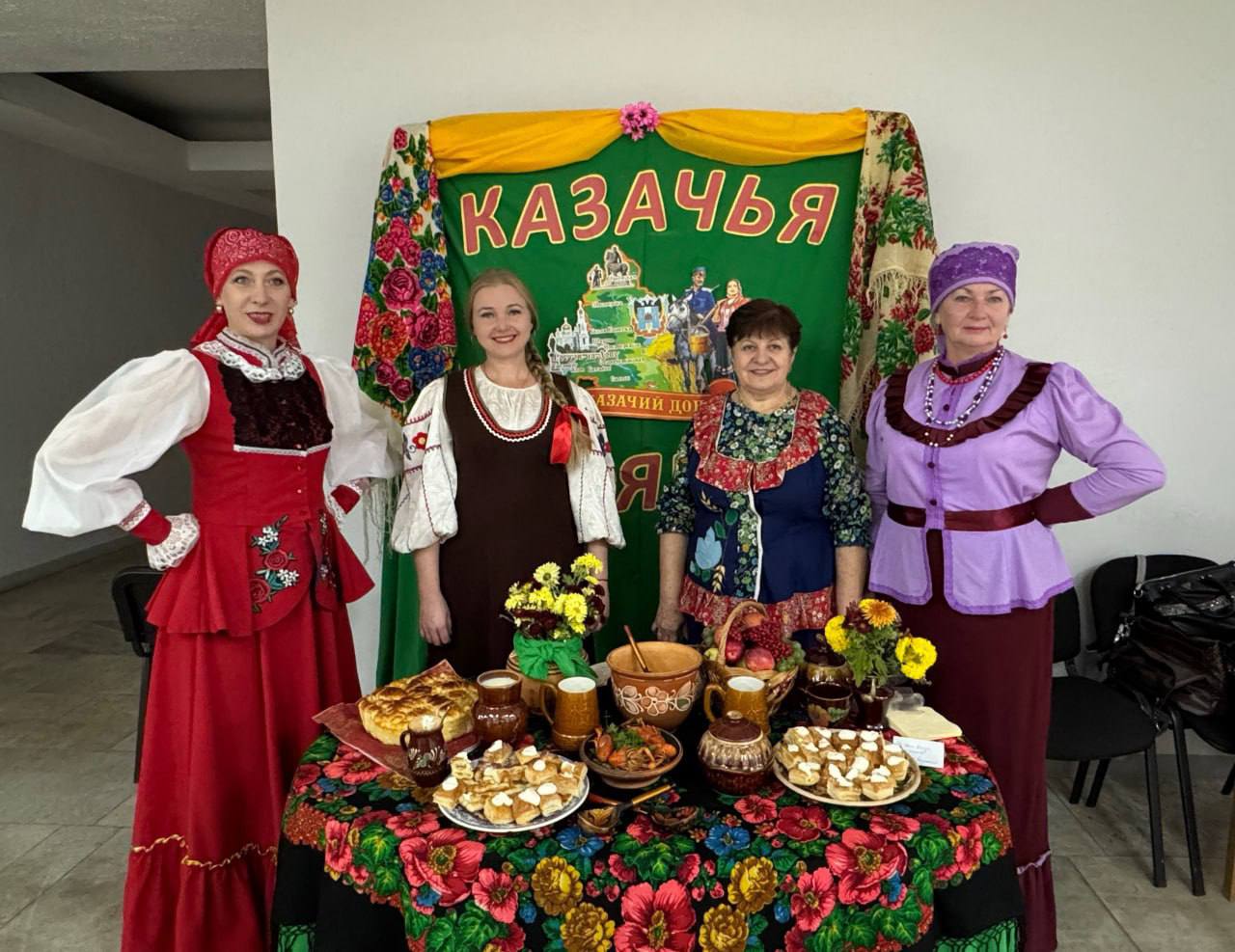 В Краснолучском дворце культуры им.Ленина состоялся яркий Городской фестиваль национальных культур, приуроченный ко Дню народного единства В Краснолучском дворце культуры им.Ленина состоялся яркий Городской фестиваль национальных культур, приуроченный ко Дню народного единства