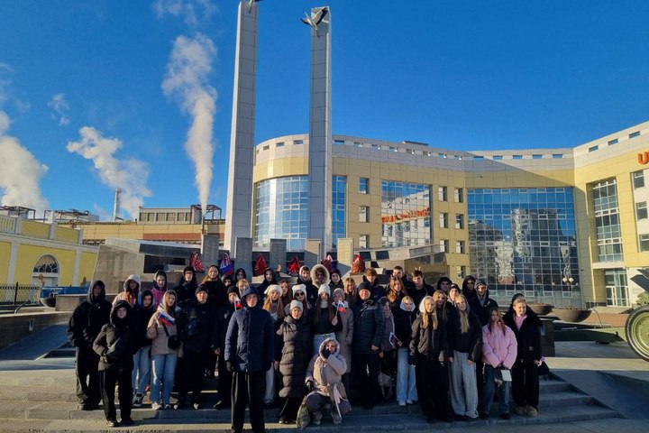 Полезные и интересные каникулы: Дети участников СВО из ЛНР встречают День народного единства на Урале