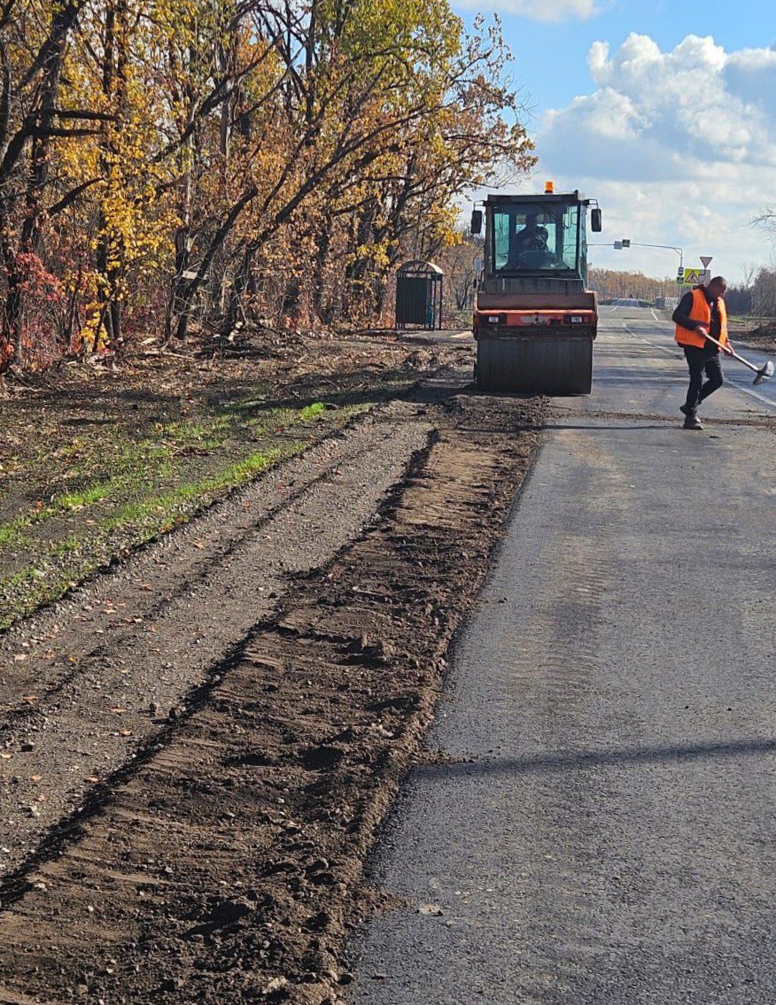 На автодороге Желобок — Крымское — Пришиб установили новые дорожные знаки и выполнили работы по укреплению обочин На автодороге Желобок — Крымское — Пришиб установили новые дорожные знаки и выполнили работы по укреплению обочин