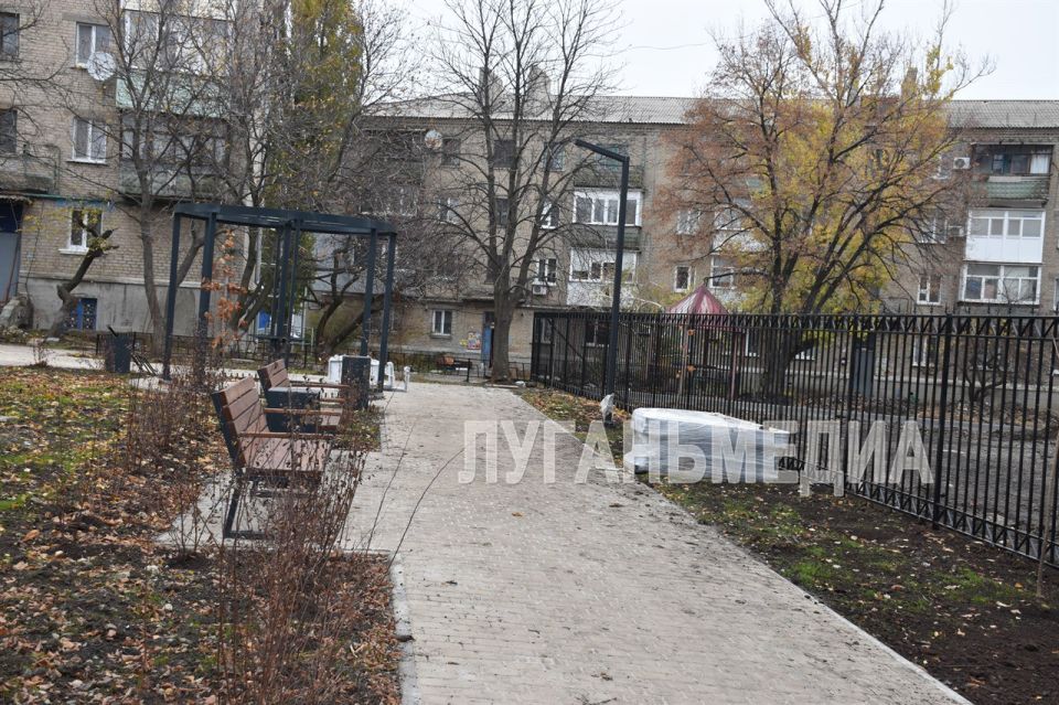 Продолжается модернизация одного из общественных пространств Ровеньков в рамках федерального проекта «Формирование комфортной городской среды» нацпроекта «Инфраструктура для жизни» Продолжается модернизация одного из общественных пространств Ровеньков в рамках федерального проекта «Формирование комфортной городской среды» нацпроекта «Инфраструктура для жизни»
