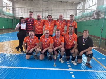 На базе Старобельской ДЮСШ прошёл турнир по волейболу, посвящённый Дню народного единства