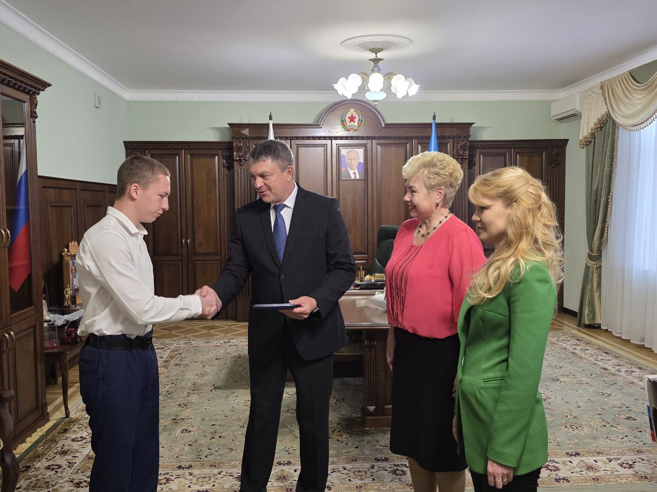 Дарья Лантратова: Семнадцатилетний Игорь Заворотнюк из поселка Ольховое ЛНР — настоящий юный герой Дарья Лантратова: Семнадцатилетний Игорь Заворотнюк из поселка Ольховое ЛНР — настоящий юный герой