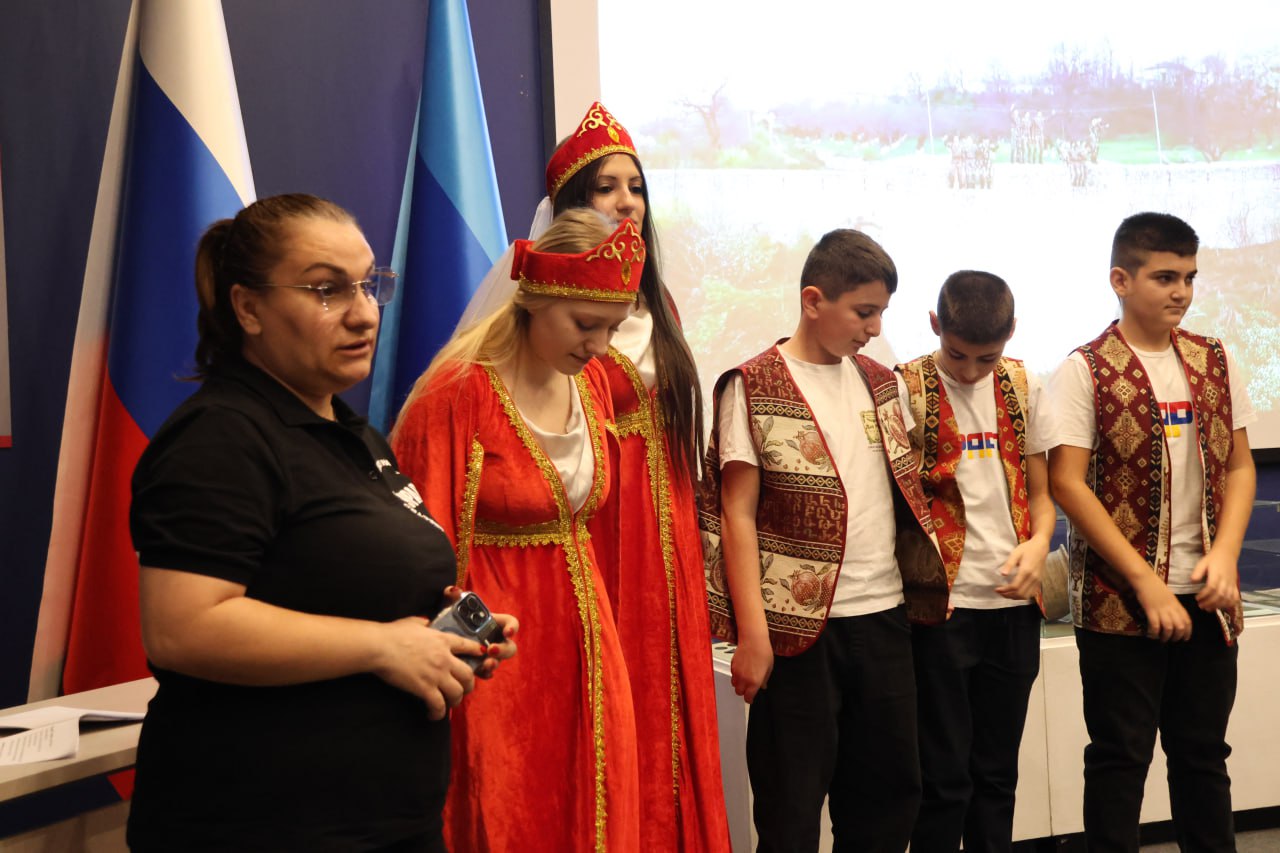 В Луганском краеведческом музее состоялось мероприятие, посвященное культурному богатству нашей страны В Луганском краеведческом музее состоялось мероприятие, посвященное культурному богатству нашей страны