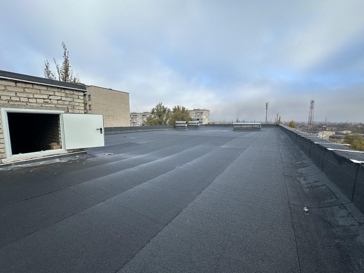 Регион-шеф завершает капремонт крыши дома в Перевальске Регион-шеф завершает капремонт крыши дома в Перевальске