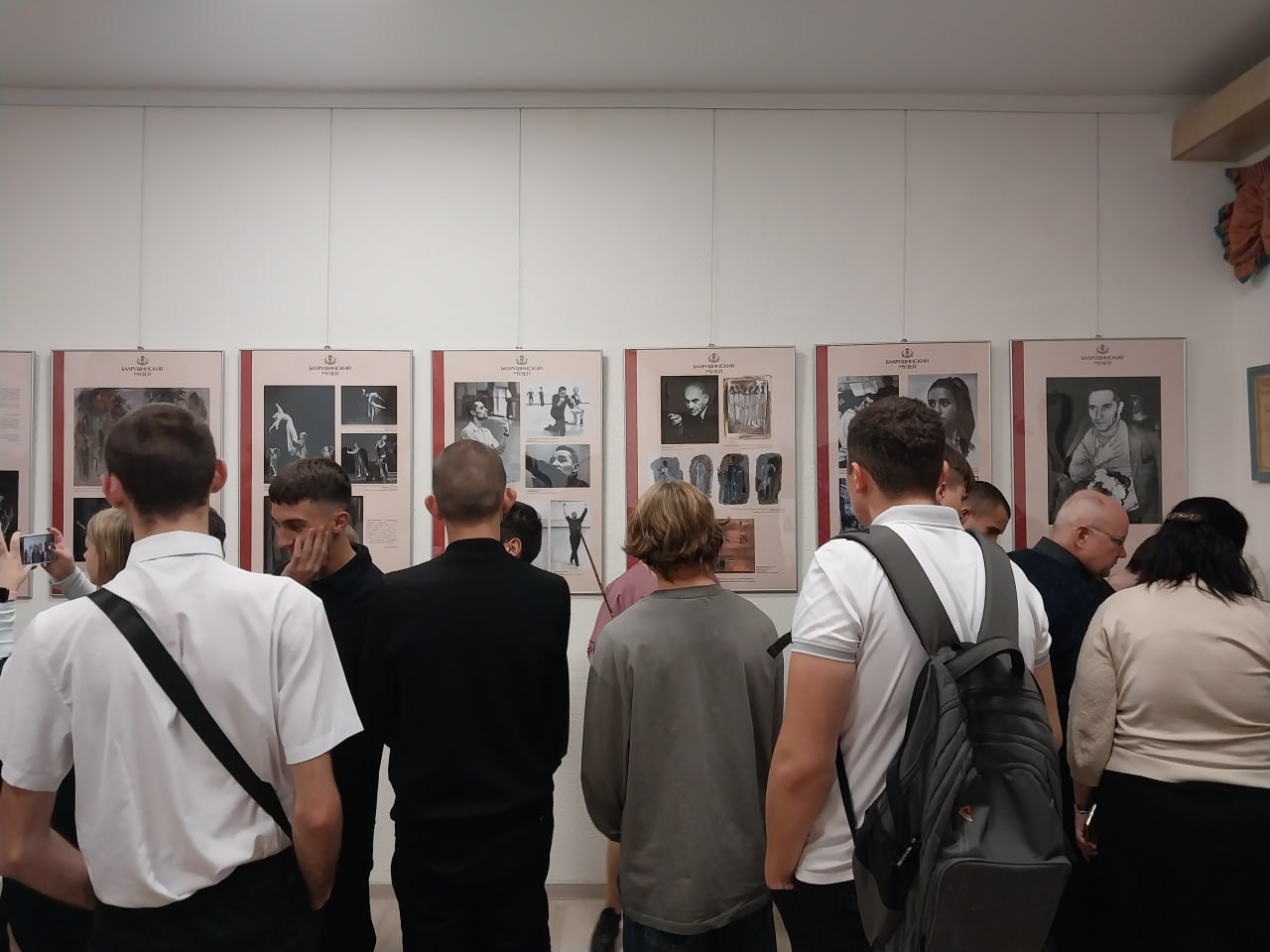 В Старобельске открылась передвижная выставка «Золотой век Юрия Григоровича» В Старобельске открылась передвижная выставка «Золотой век Юрия Григоровича»