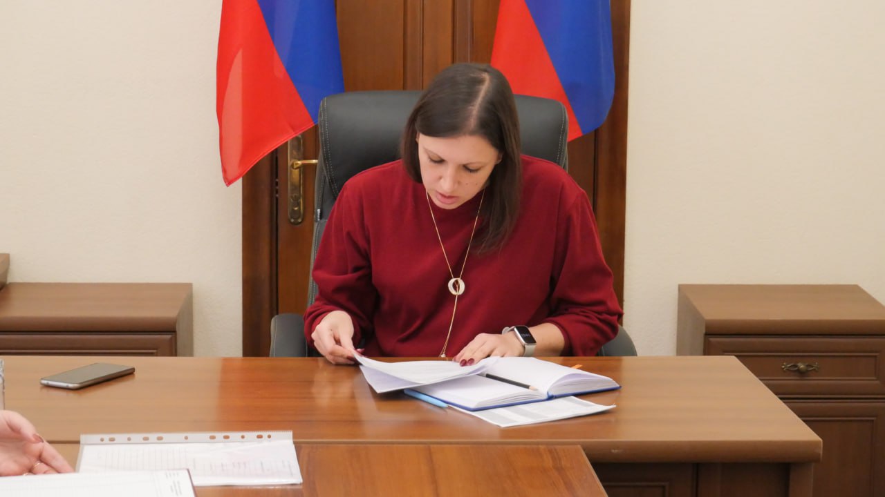 Заместитель Главы администрации муниципалитета Алёна Еськова провела личный прием граждан в администрации столицы ЛНР