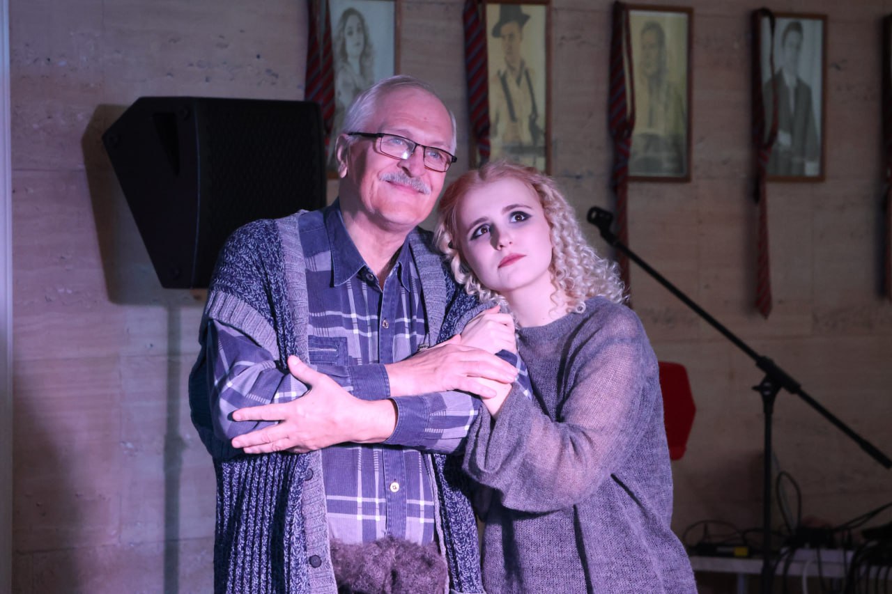 В Луганском академическом русском драматическом театре имени П. Луспекаева в рамках проекта «Культурная среда» состоялась театрализованная программа «Фантазии на тему пьесы Е. Шварца “Дракон”». Постановкой руководила... В Луганском академическом русском драматическом театре имени П. Луспекаева в рамках проекта «Культурная среда» состоялась театрализованная программа «Фантазии на тему пьесы Е. Шварца “Дракон”». Постановкой руководила...