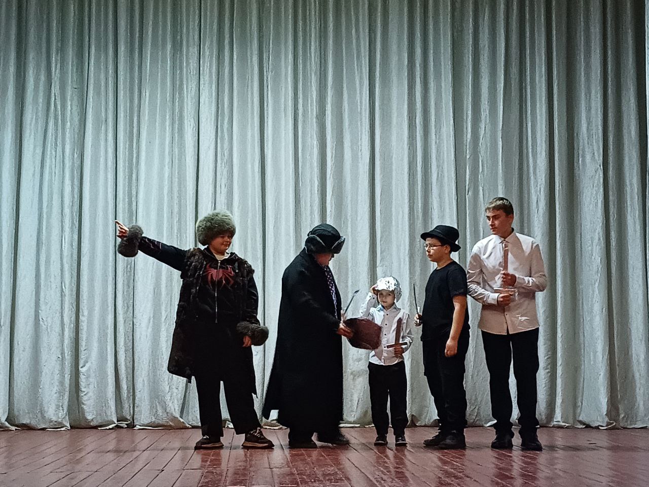 В Зоринском Доме культуры «Шахтер» прошла праздничная программа "Единство в нас", посвященная Дню народного единства В Зоринском Доме культуры «Шахтер» прошла праздничная программа "Единство в нас", посвященная Дню народного единства