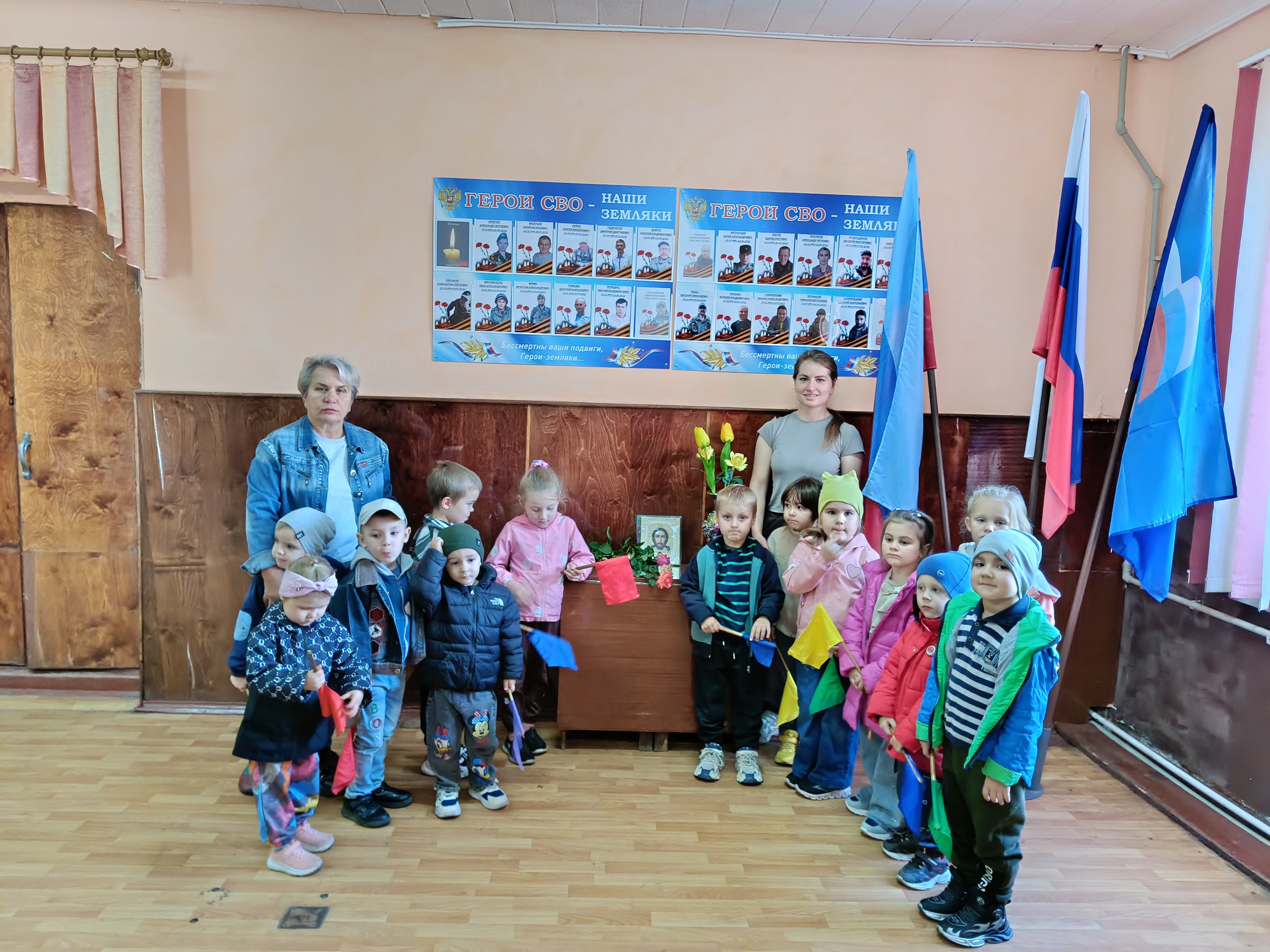 В Доме культуры им. Ленина пгт Новодарьевка для воспитанников детского сада «Солнышко» прошёл урок мужества «Их имена вошли в бессмертие»