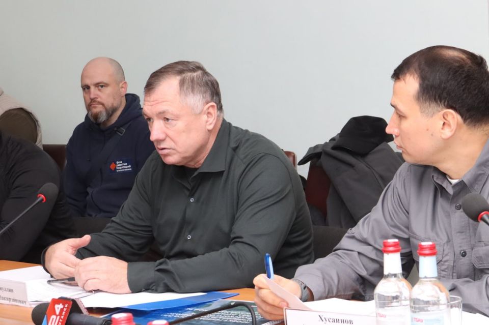 Леонид Пасечник и Марат Хуснуллин подписали программу по развитию дорожной сети республики до 2030 года Леонид Пасечник и Марат Хуснуллин подписали программу по развитию дорожной сети республики до 2030 года