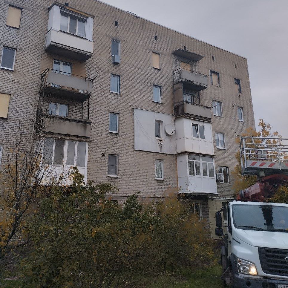 Специалисты Брянковского филиала НКО «Единый региональный фонд управления многоквартирными домами ЛНР» продолжают плановые работы по закрытию теплового контура в многоквартирных домах на основании заявок от жителей