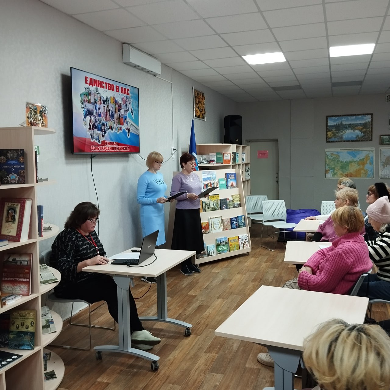 В Краснолучской библиотеке прошел информационный час «Единство в нас» В Краснолучской библиотеке прошел информационный час «Единство в нас»