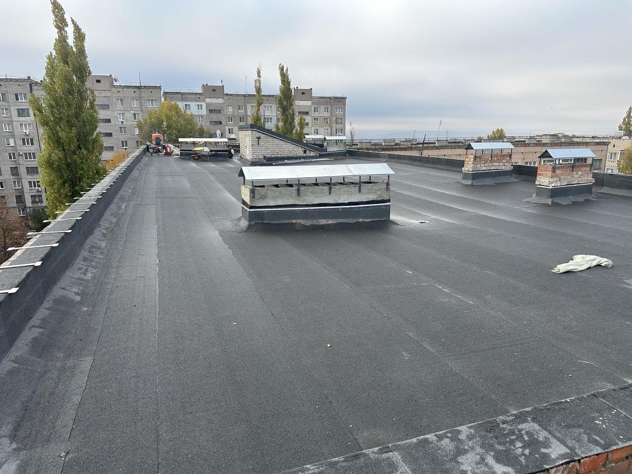 Регион-шеф завершает капремонт крыши дома в Перевальске Регион-шеф завершает капремонт крыши дома в Перевальске