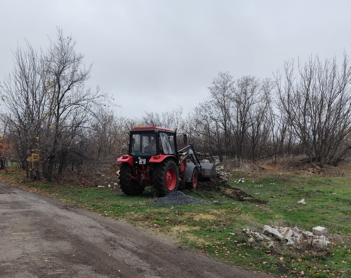 5 ноября в рамках мероприятий по благоустройству на территории поселка Урало-Кавказ выполнены работы по вывозу скопившегося мусора