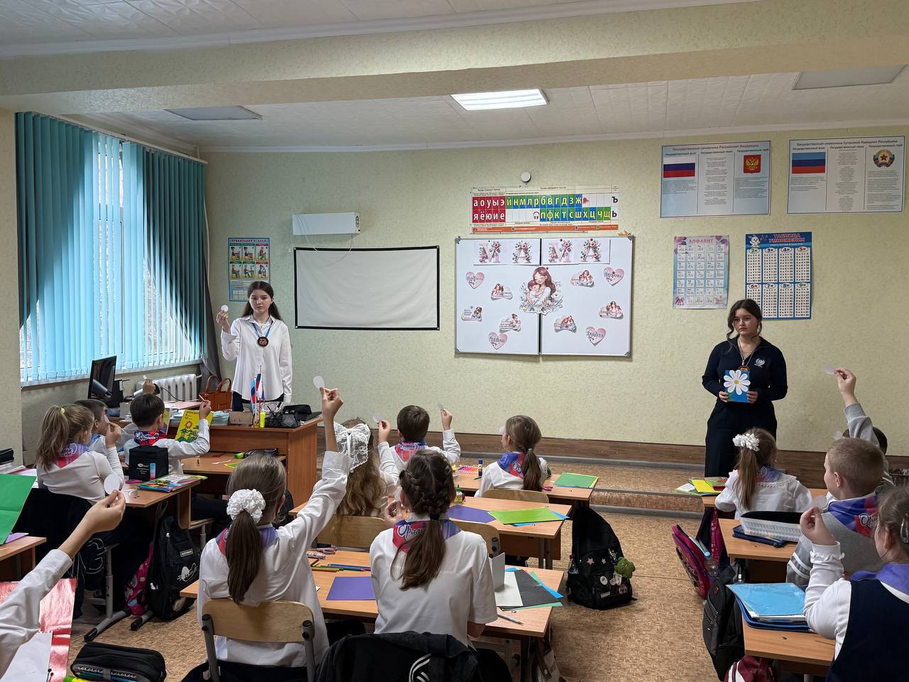 В Брянковской средней школе №9", в преддверии самого тёплого праздника Дня матери, начата подготовка творческих мероприятий В Брянковской средней школе №9", в преддверии самого тёплого праздника Дня матери, начата подготовка творческих мероприятий