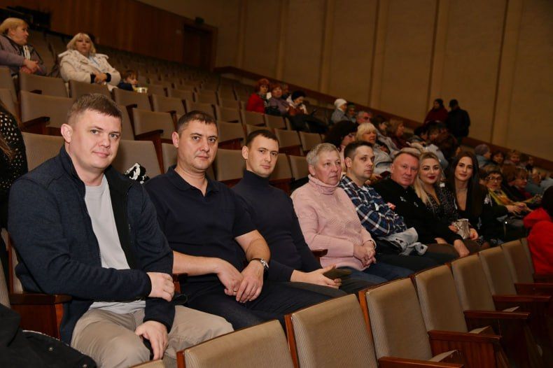 Красноярские артисты дарят Свердловску незабываемые встречи Красноярские артисты дарят Свердловску незабываемые встречи