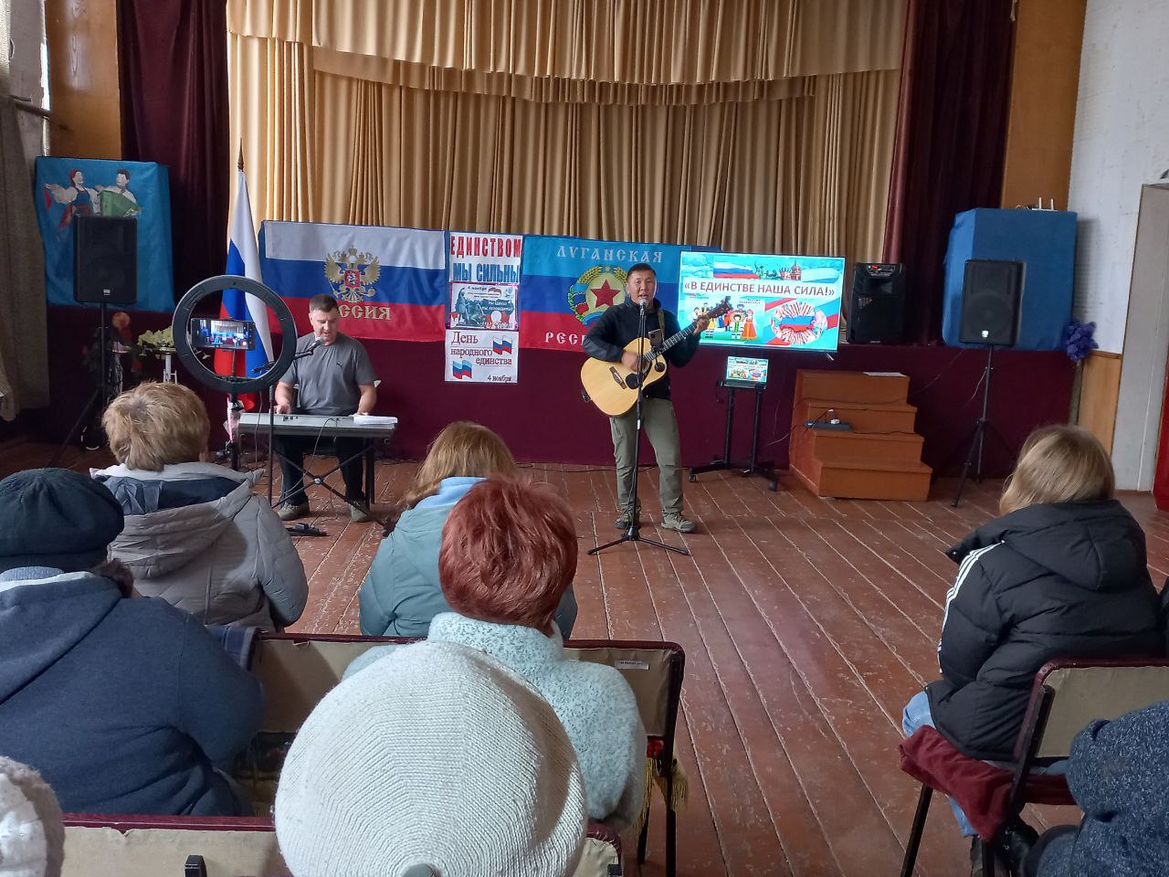 В Первозвановском сельском доме культуры состоялась тематическая программа ко Дню народного единства «В единстве наша сила» В Первозвановском сельском доме культуры состоялась тематическая программа ко Дню народного единства «В единстве наша сила»