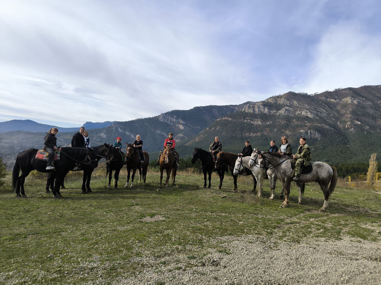 Путешествие ровеньковских "туристов" по Крыму: восхождение на Демерджи Путешествие ровеньковских "туристов" по Крыму: восхождение на Демерджи