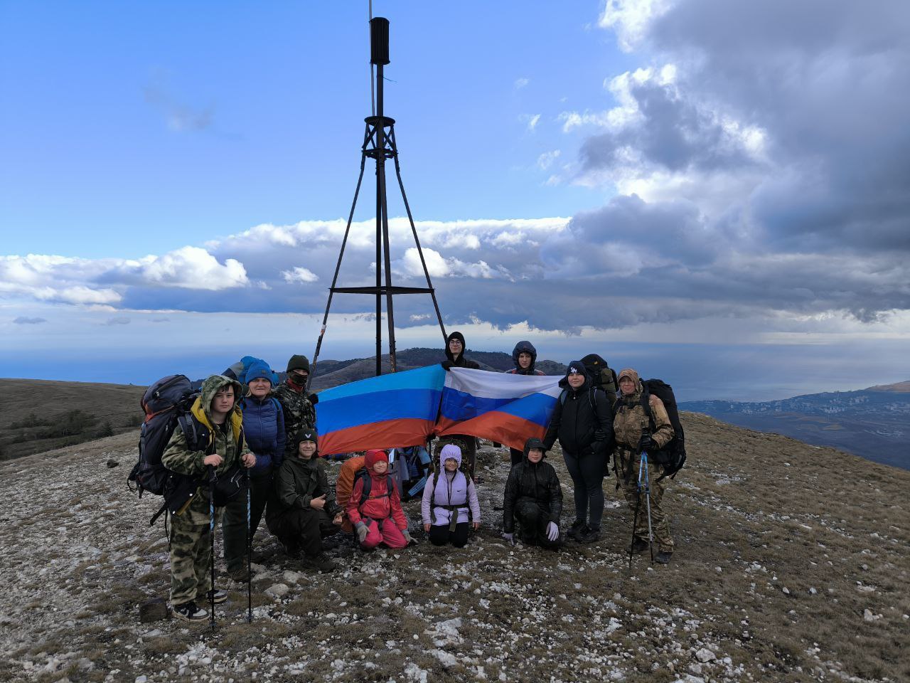 Путешествие ровеньковских "туристов" по Крыму: восхождение на Демерджи Путешествие ровеньковских "туристов" по Крыму: восхождение на Демерджи