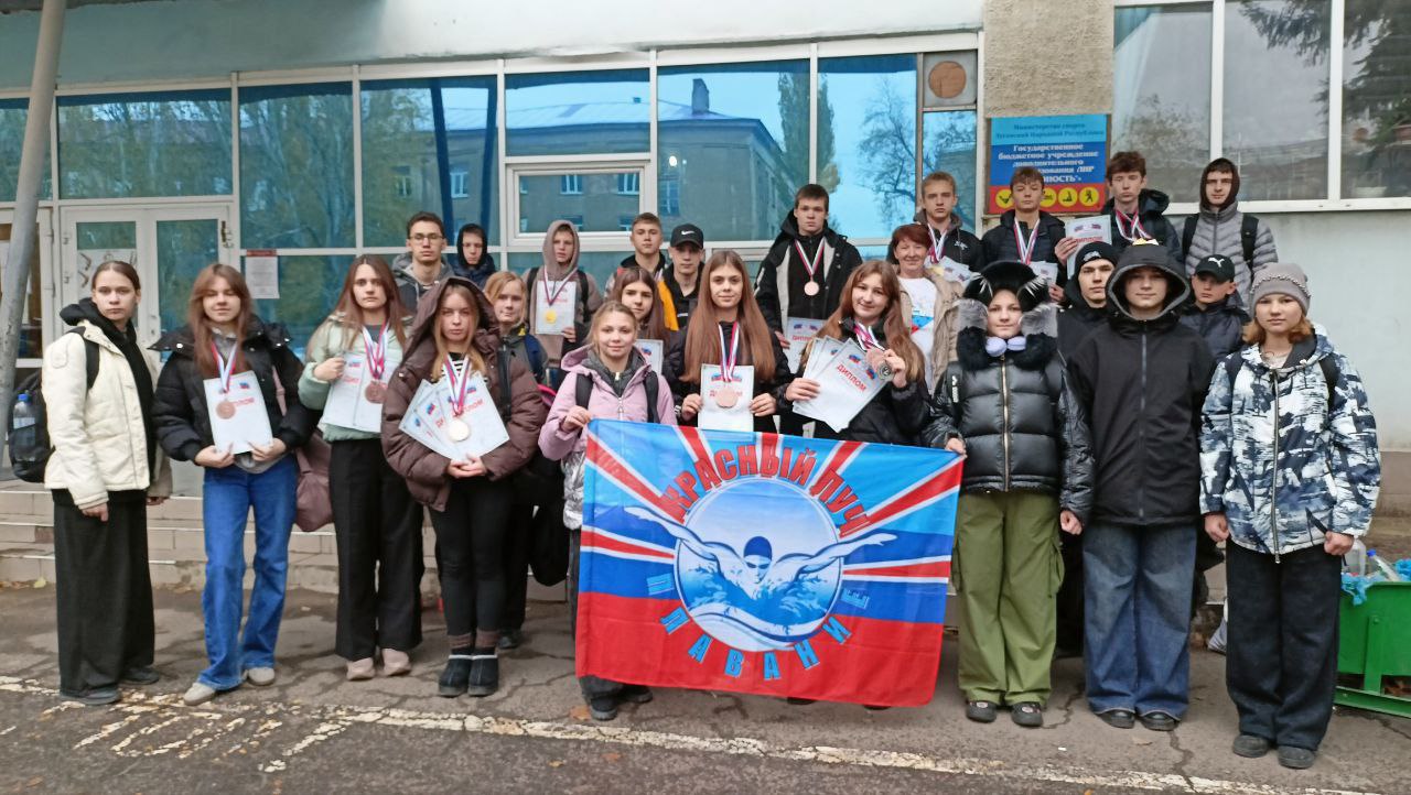 «Олимпийские надежды». С 31 октября по 1 ноября в Луганске проходили Республиканские соревнования по плаванию «Олимпийские надежды». Юные спортсмены 10 городов Республики сражались за звание лучших пловцов