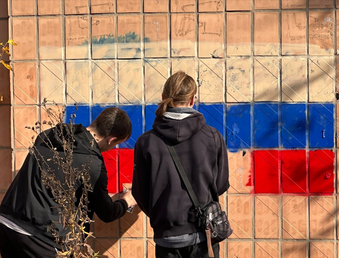 В Краснодоне прошла молодежная антинаркотическая акция «Чистые стены» В Краснодоне прошла молодежная антинаркотическая акция «Чистые стены»