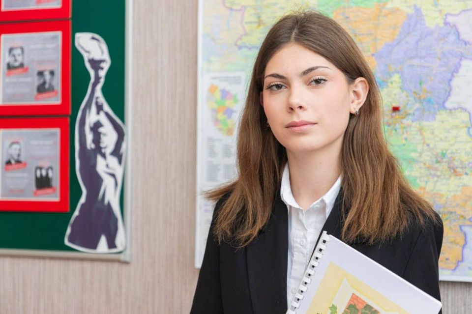 Учащаяся луганской специализированной школы № 54 имени Алексея Еременко Каролина Паламарчук заняла второе место на конкурсе секции гуманитарных наук V Международной научной детско-юношеской конференции «Юный исследователь»... Учащаяся луганской специализированной школы № 54 имени Алексея Еременко Каролина Паламарчук заняла второе место на конкурсе секции гуманитарных наук V Международной научной детско-юношеской конференции «Юный исследователь»...