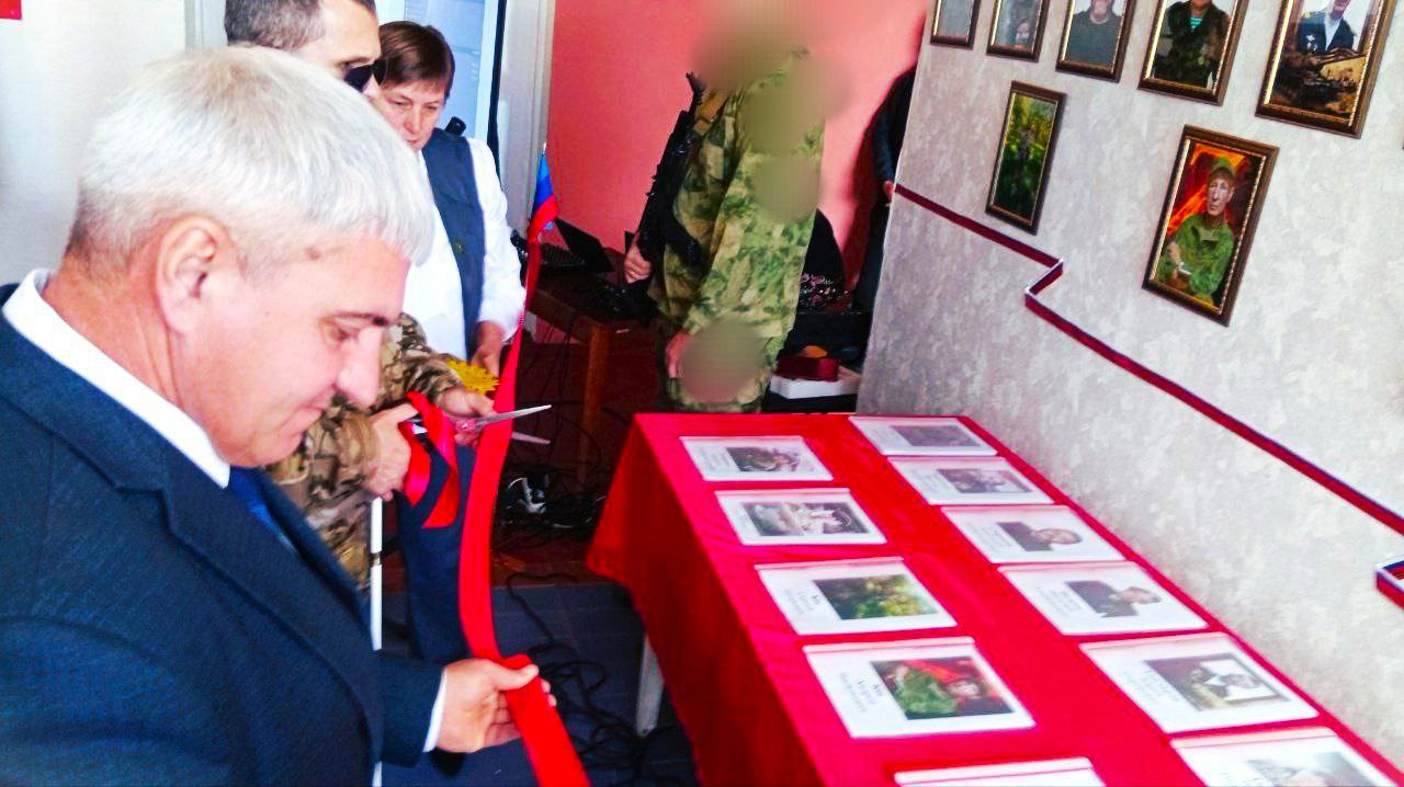 В рамках празднования Дня Народного Единства в селе Плугатарь открылась фотовыставка «Портреты мужества» В рамках празднования Дня Народного Единства в селе Плугатарь открылась фотовыставка «Портреты мужества»