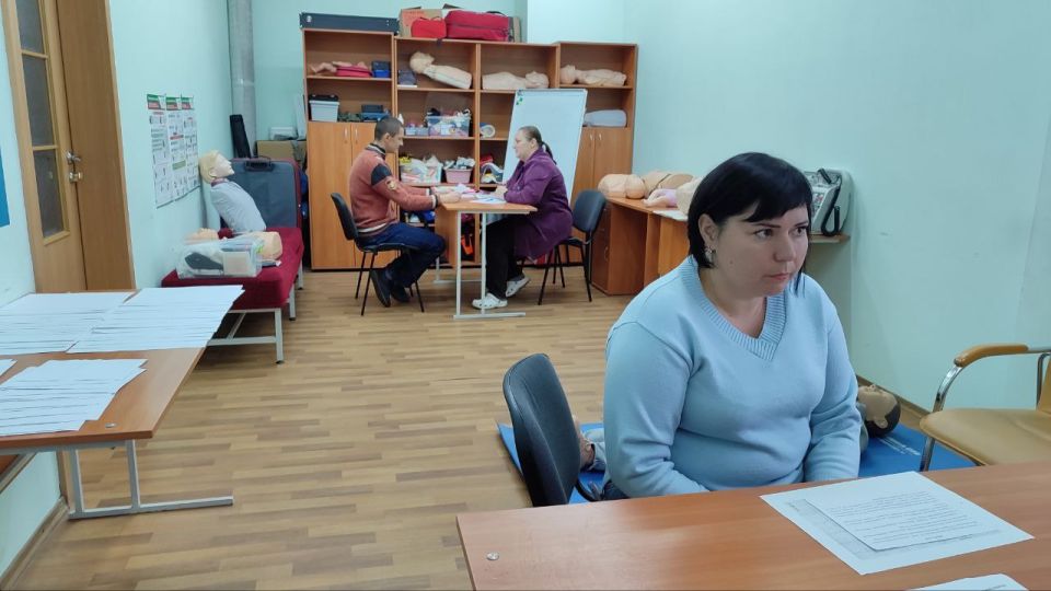 Фельдшеры Луганского центра медицины катастроф прошли курсы переподготовки и успешно сдали экзамен Фельдшеры Луганского центра медицины катастроф прошли курсы переподготовки и успешно сдали экзамен