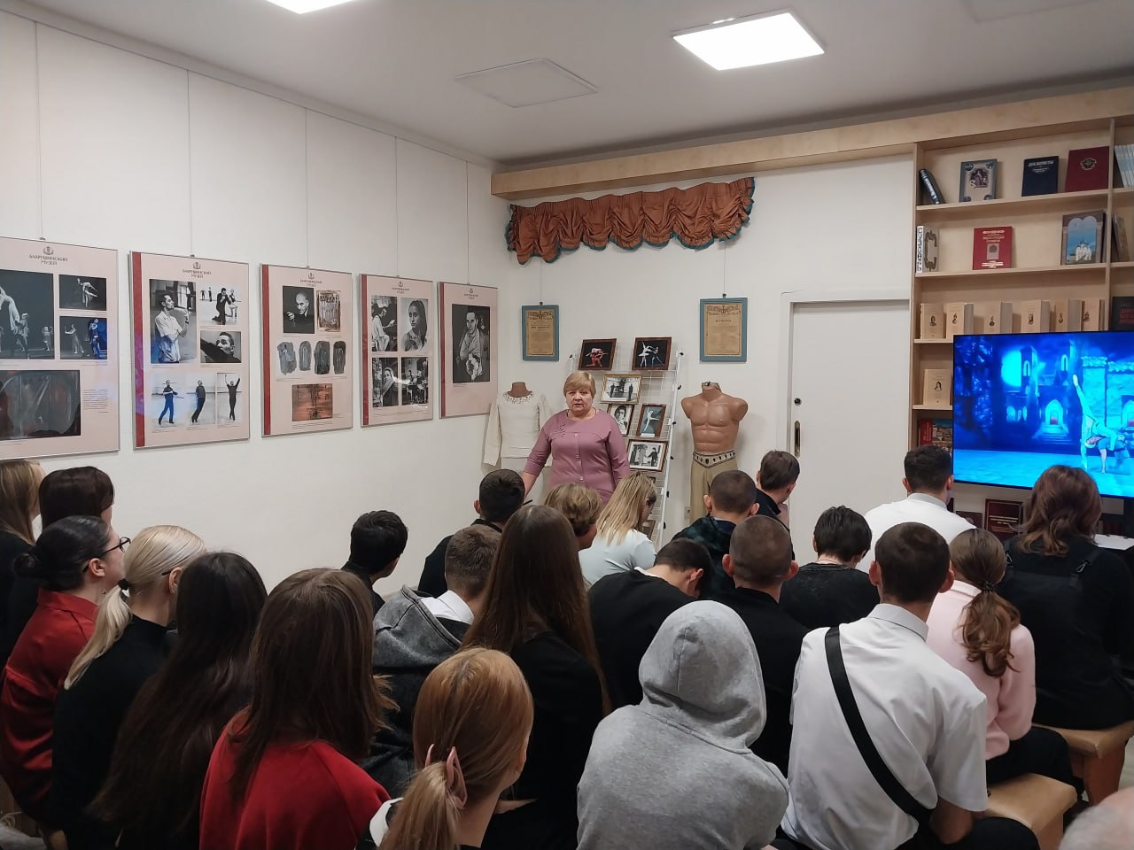 В Старобельском краеведческом музее торжественно открылась передвижная выставки театрального музея им. А. А. Бахрушина «Золотой век Юрия Григоровича» в рамках проекта «Наши традиции» В Старобельском краеведческом музее торжественно открылась передвижная выставки театрального музея им. А. А. Бахрушина «Золотой век Юрия Григоровича» в рамках проекта «Наши традиции»