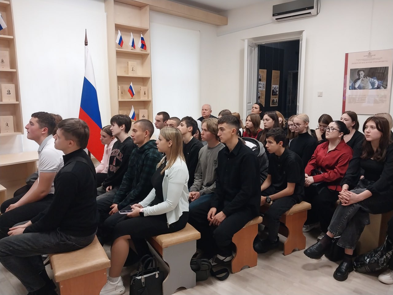 В Старобельске открылась передвижная выставка «Золотой век Юрия Григоровича» В Старобельске открылась передвижная выставка «Золотой век Юрия Григоровича»