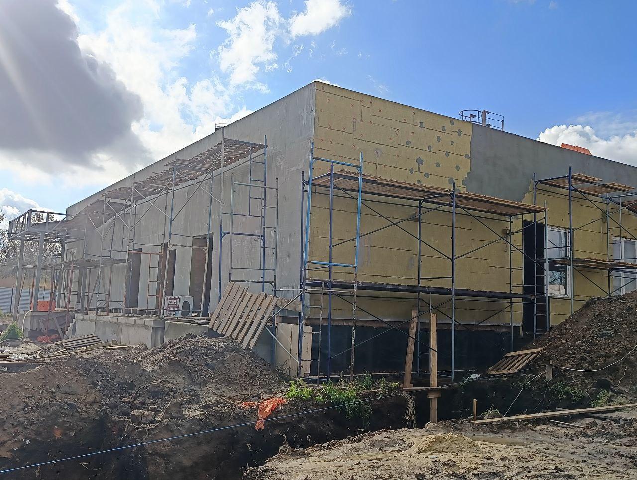 Подготовка к приему бетона под основание монтажа лотков теплотрассы для здания патоморфологии Беловодской ЦРБ при участии региона-шефа Подготовка к приему бетона под основание монтажа лотков теплотрассы для здания патоморфологии Беловодской ЦРБ при участии региона-шефа