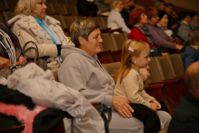 Красноярские артисты дарят Свердловску незабываемые встречи Красноярские артисты дарят Свердловску незабываемые встречи