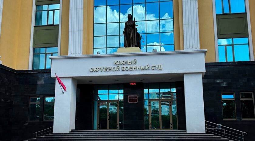 Южный окружной военный суд заочно приговорил к почти 18 годам колонии украинского националиста из Киевской области, причастного к преступлениям в Донбассе