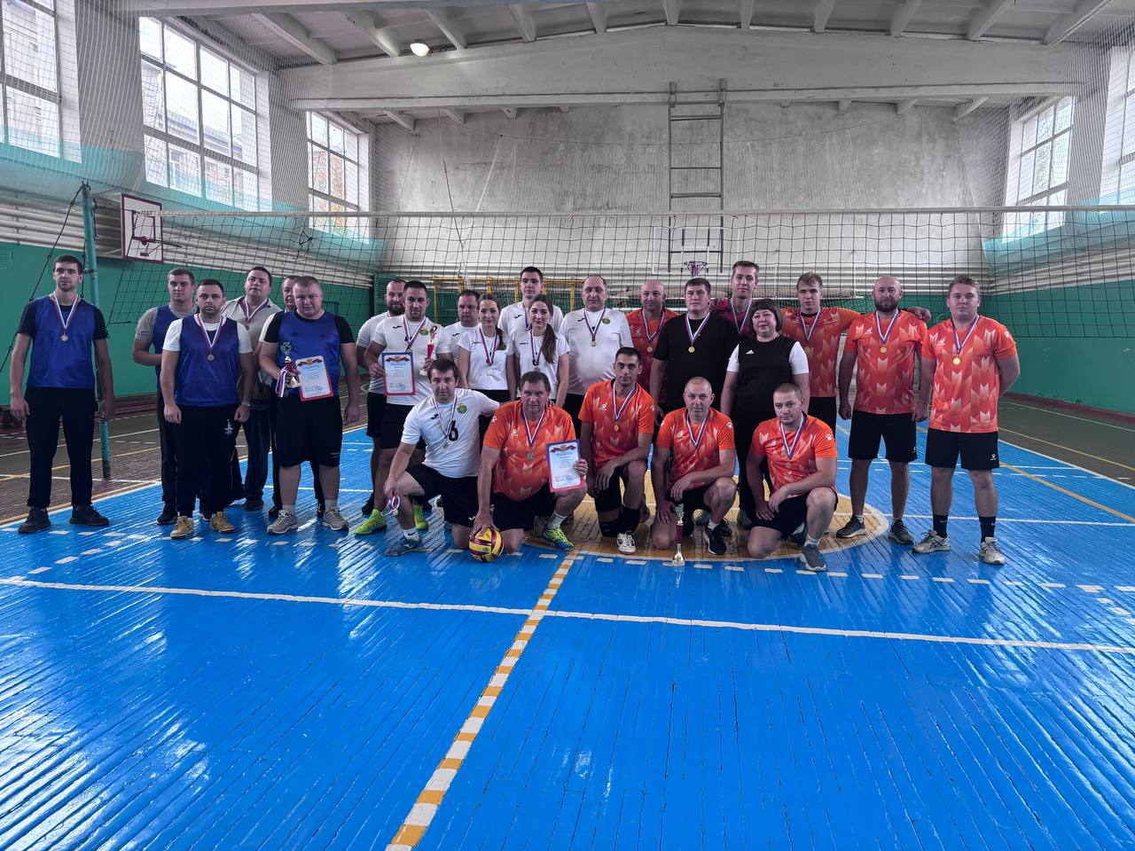 На базе Старобельской ДЮСШ прошёл турнир по волейболу, посвящённый Дню народного единства На базе Старобельской ДЮСШ прошёл турнир по волейболу, посвящённый Дню народного единства