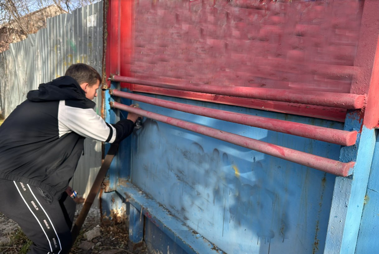 В Краснодоне прошла молодежная антинаркотическая акция «Чистые стены» В Краснодоне прошла молодежная антинаркотическая акция «Чистые стены»