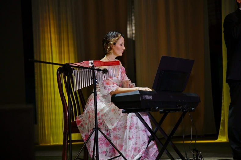 Красноярские артисты дарят Свердловску незабываемые встречи Красноярские артисты дарят Свердловску незабываемые встречи